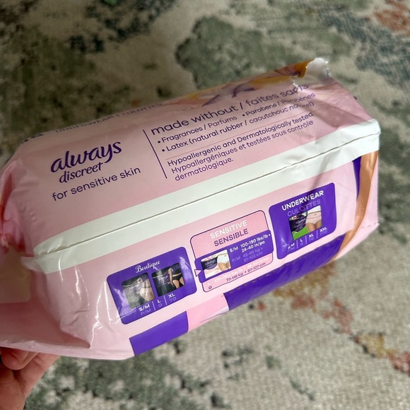 New Always Discreet for Sensitive Skin Maximum Plus Underwear White 16 Count s/m - Picture 4 of 5